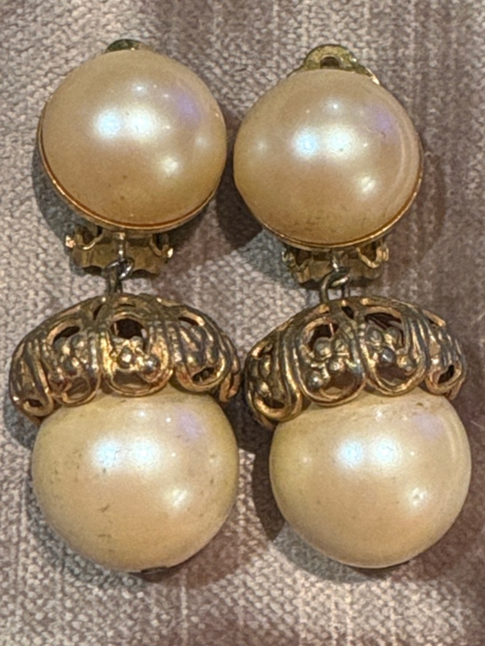 Vintage 80’s Les Bernard Acorn Pearl Gold-Tone Filigree Drop Clip-On Earrings